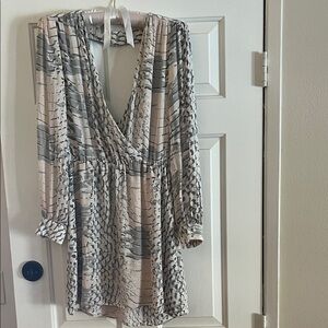 Silk Leopard print Deep V Neck Mini Dress 
XS Sexy Party Date Dress